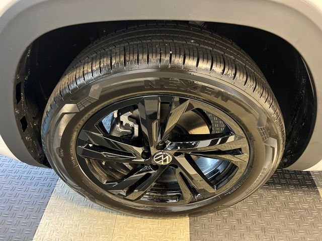 New 2026 White Volkswagen 2.0T SEL R-Line Black image 9