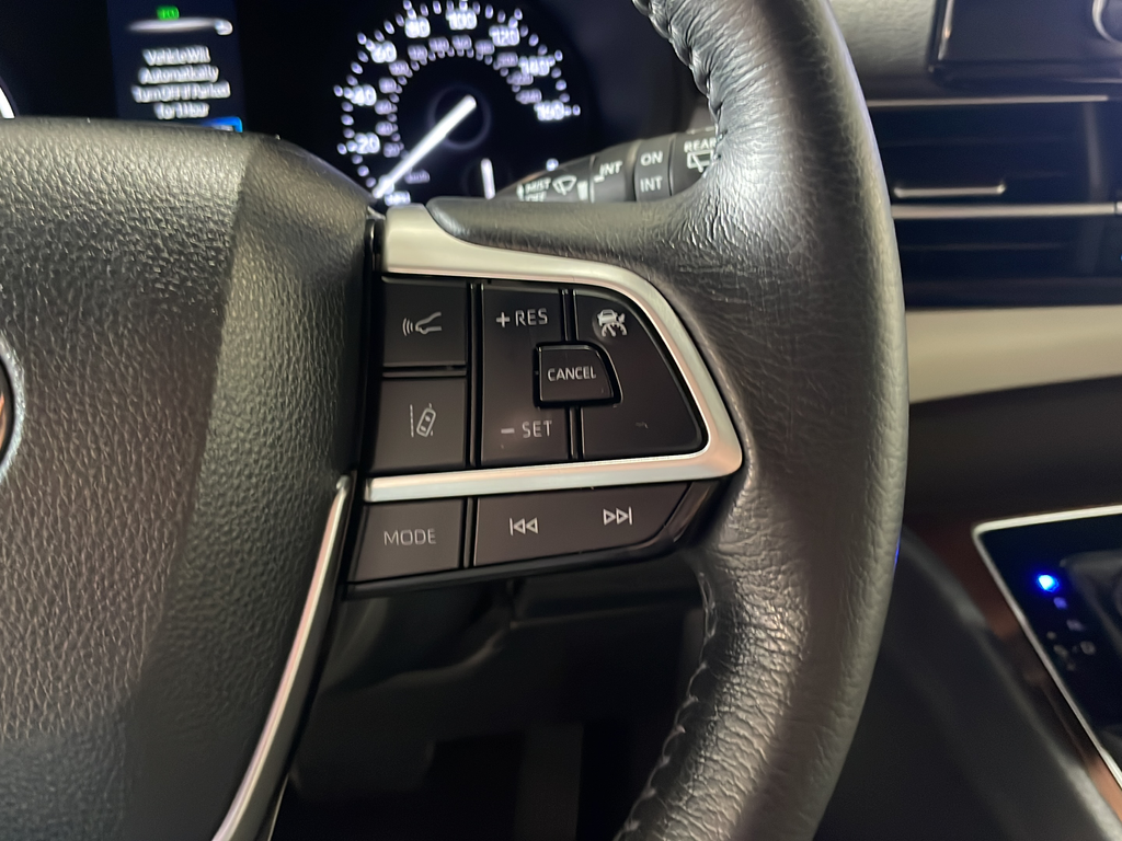 Used 2022  Toyota XLE image 17