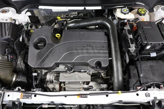 Used 2023 White GMC SLE image 23