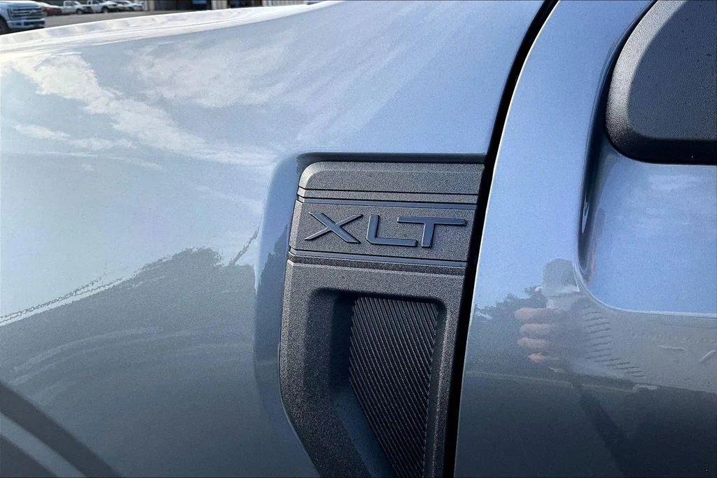 New 2026 Carbonized Gray Metallic Ford XLT image 9