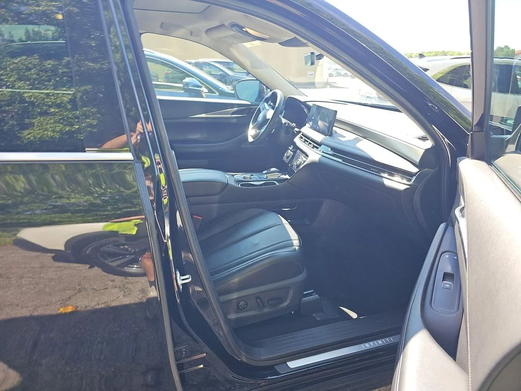 Certified Used 2024 Black INFINITI LUXE image 5