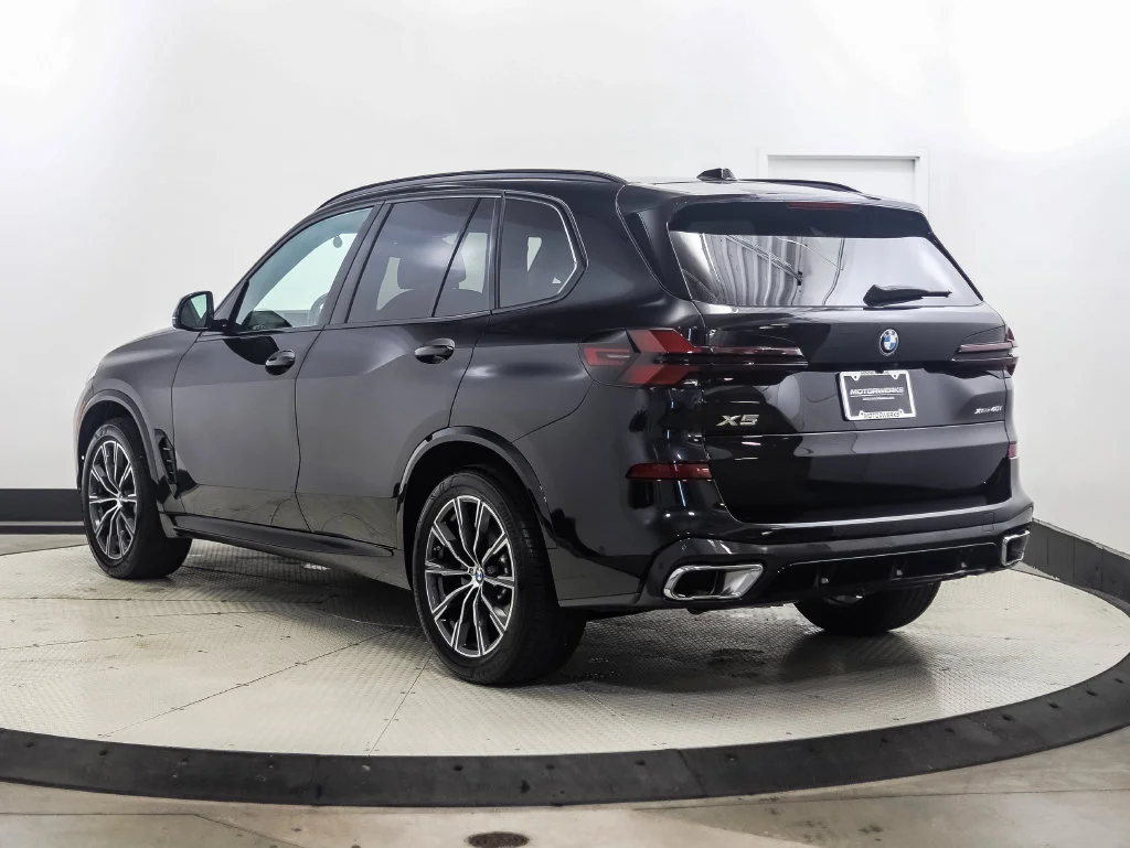 Certified Used 2026 Black Sapphire Metallic BMW xDrive40i image 3