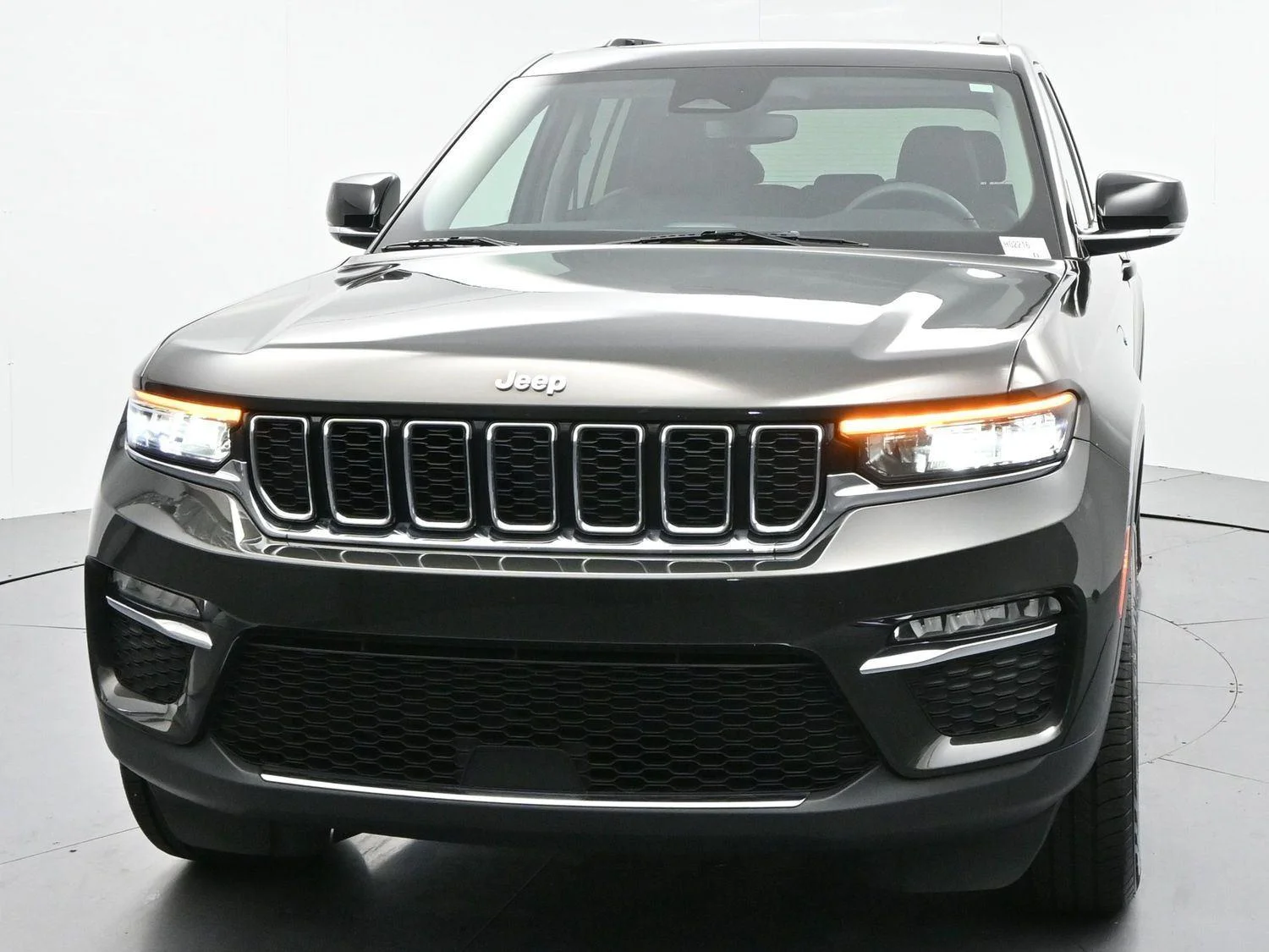Used 2023 Rocky Mountain Pearlcoat Jeep 4xe image 3