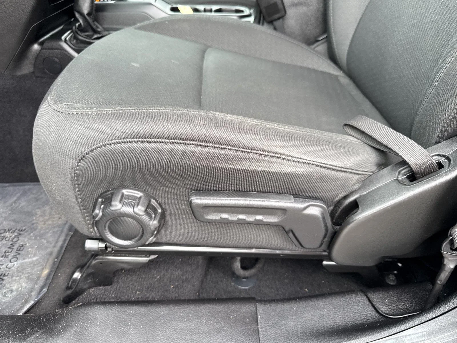 Used 2021 Granite Crystal Metallic Clearcoat Jeep Sport S image 12