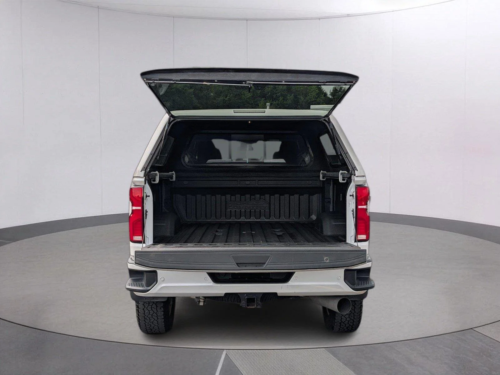 Used 2024 Iridescent Pearl Tricoat Chevrolet High Country image 5