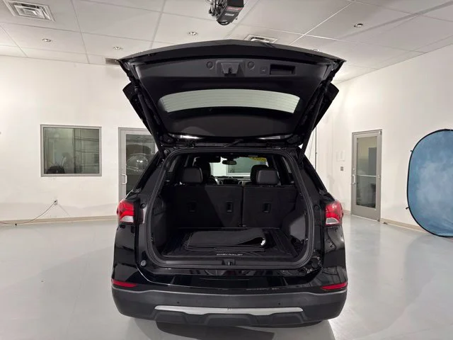 Used 2023 Black Chevrolet Premier image 10