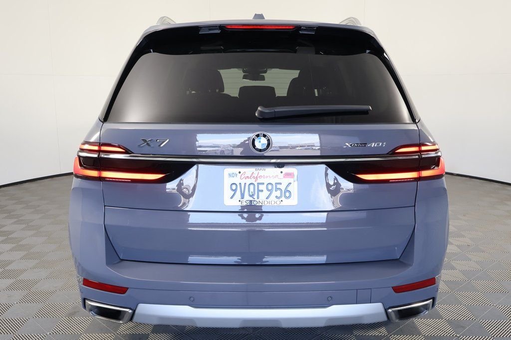 Used 2025  BMW xDrive40i image 5