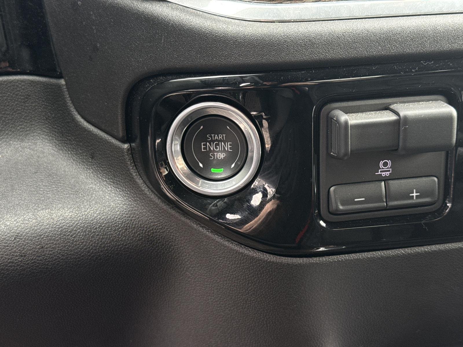 Used 2025 Summit White Chevrolet RST image 14