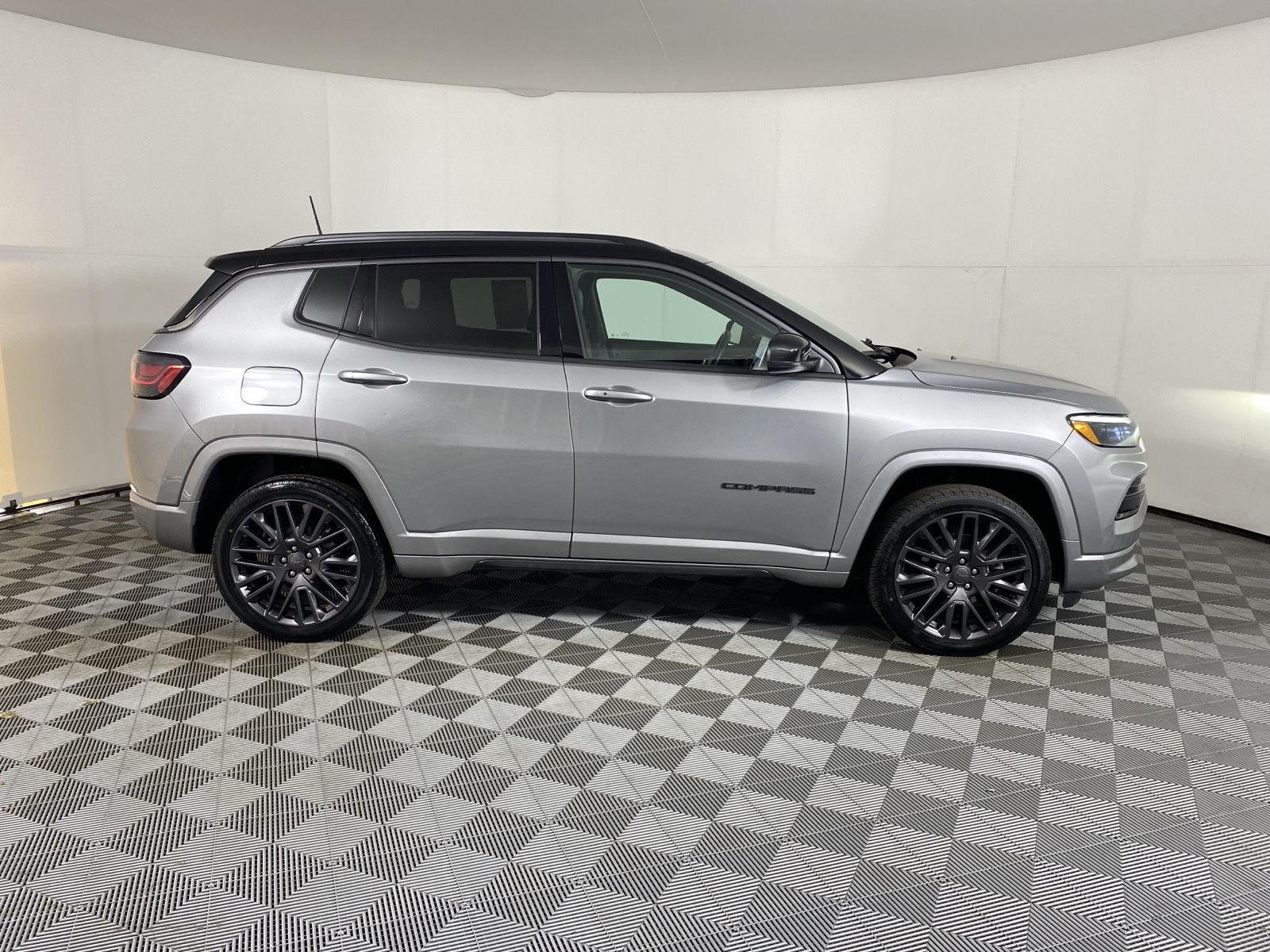 Used 2022 Billet Silver Metallic Clearcoat Jeep High Altitude image 9