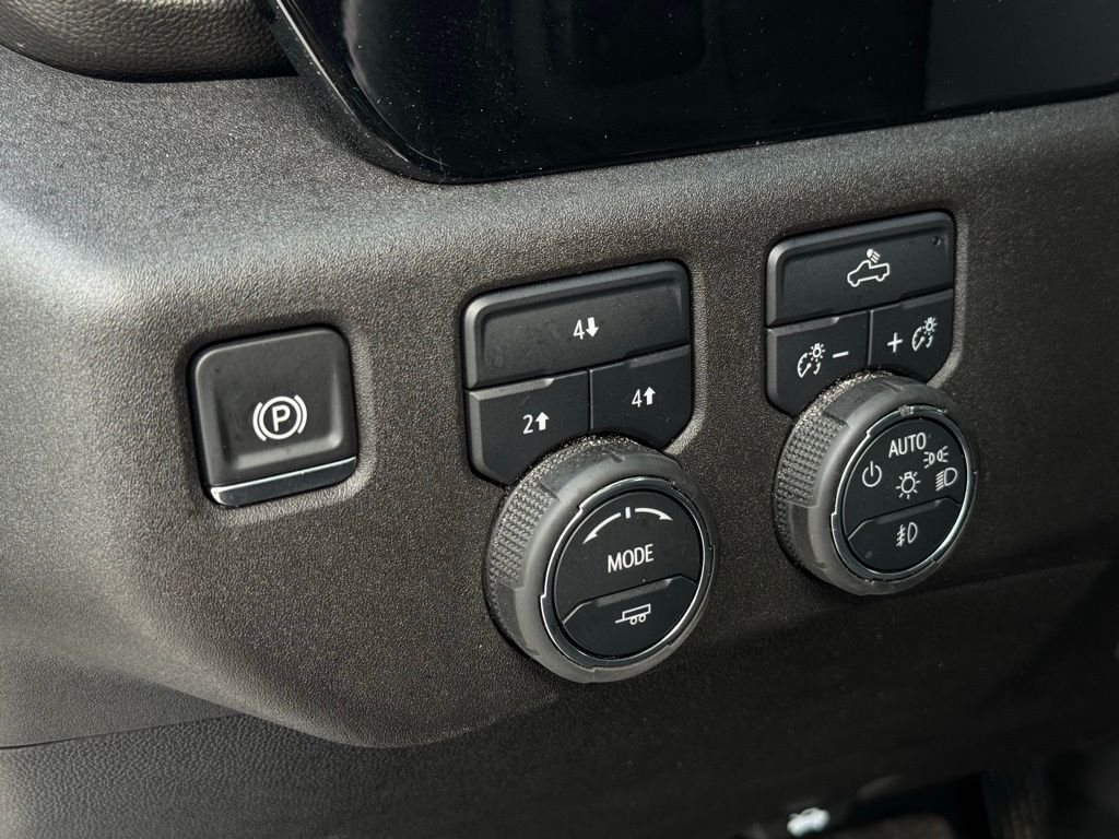 Used 2025 White Chevrolet LT image 32