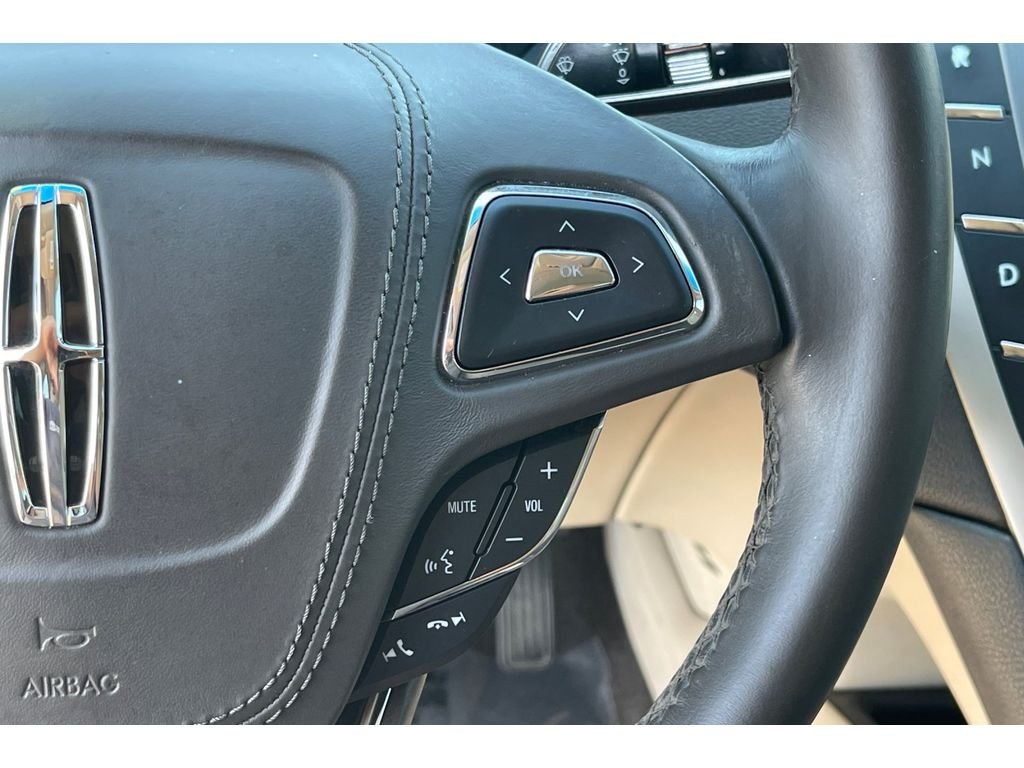 Used 2018 Black Velvet Lincoln Hybrid Reserve image 36