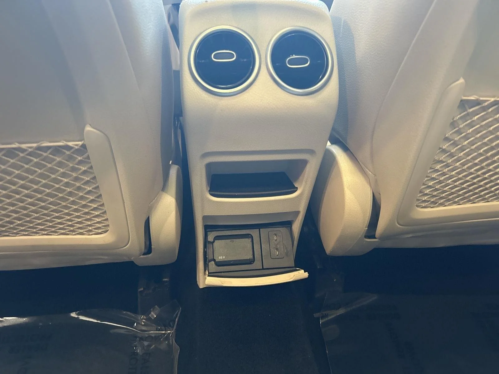 Used 2022 Polar White Mercedes-Benz GLB 250 image 26
