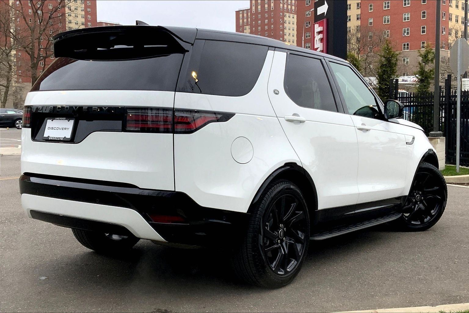 Certified Used 2025 Fuji White Land Rover Dynamic SE image 12