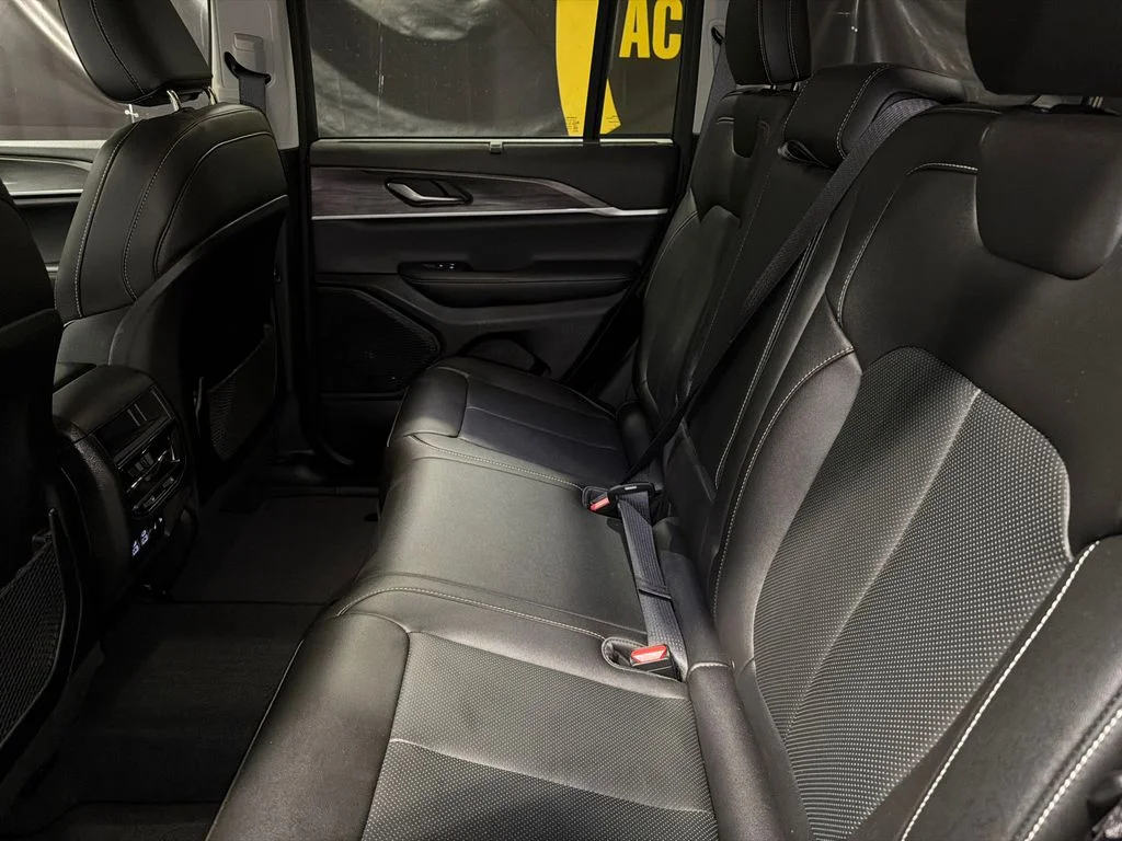 Used 2023 Velvet Red Pearlcoat Jeep Limited image 14