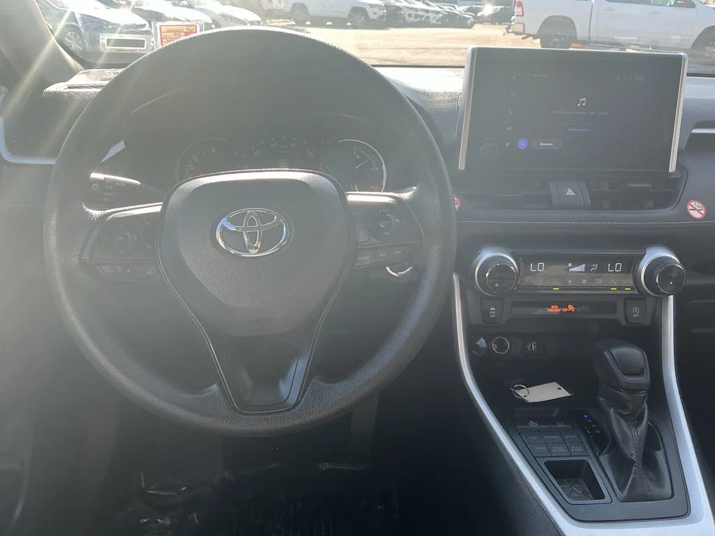 Used 2025 SILVER SKY METALLIC Toyota XLE image 10