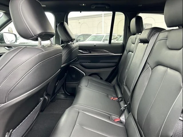Used 2024 Rocky Mountain Pearlcoat Jeep  image 24