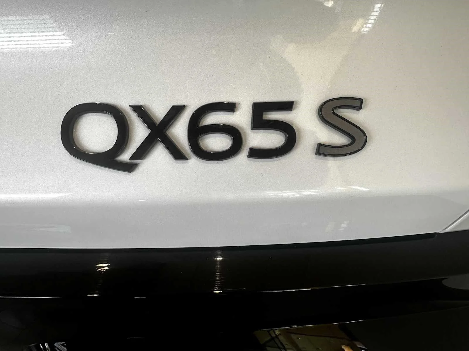 New 2027 RADIANT WHITE INFINITI Sport AWD image 8