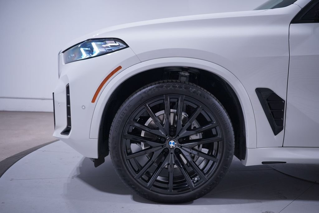 Used 2026 Alpine White BMW sDrive40i image 2