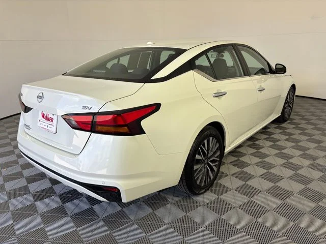 Used 2023 White Nissan 2.5 SV image 7