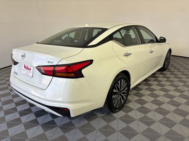 Used 2023 White Nissan 2.5 SV image 7