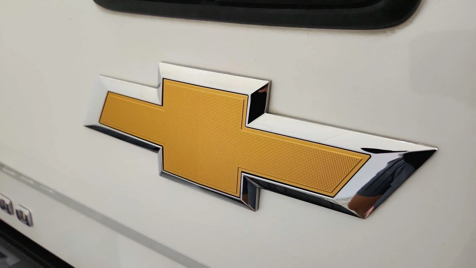Used 2016 IRIDESCENT PEARL TRICOAT Chevrolet High Country image 33