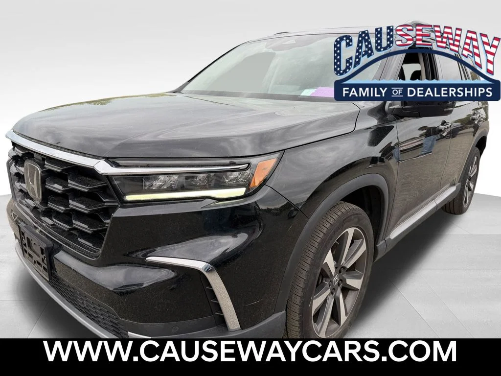 2023 Honda Pilot Touring AWD's photo