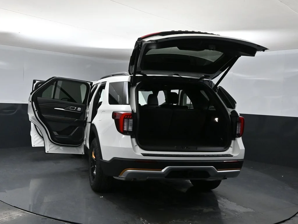 New 2026 White Ford Tremor image 40