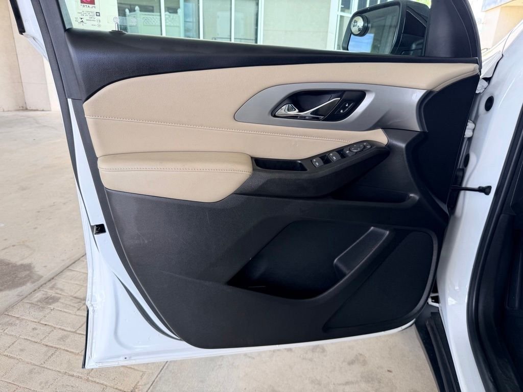 Used 2023 White Chevrolet LS image 9