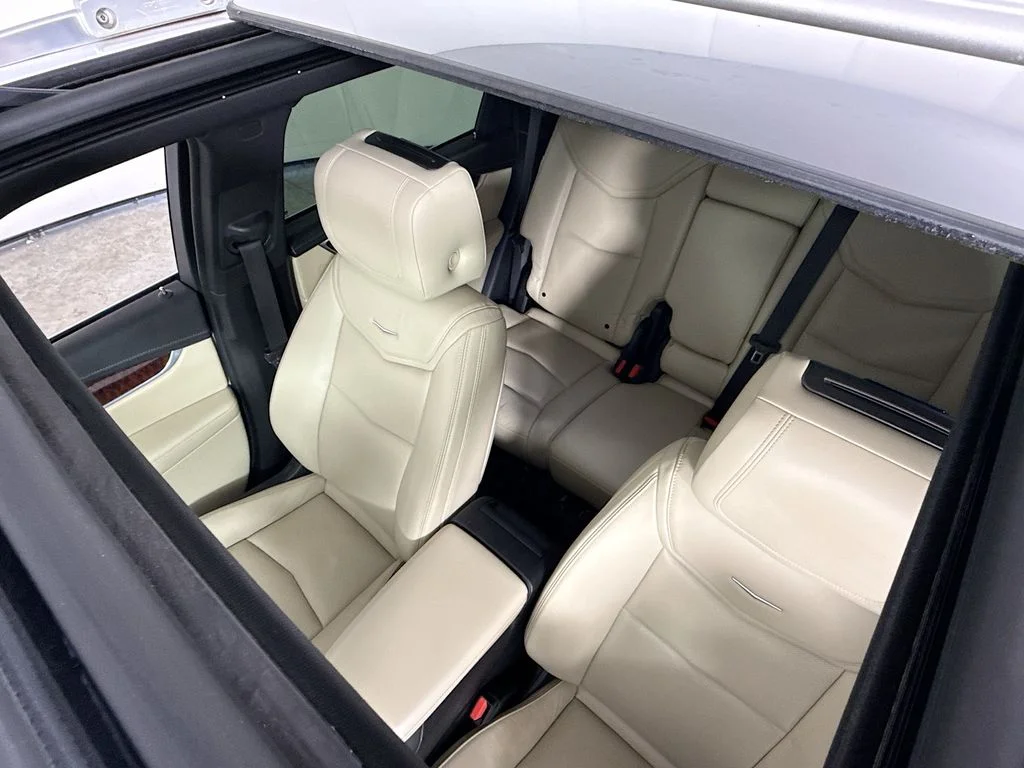 Used 2018 Crystal White Tri-Coat Cadillac Luxury AWD image 4