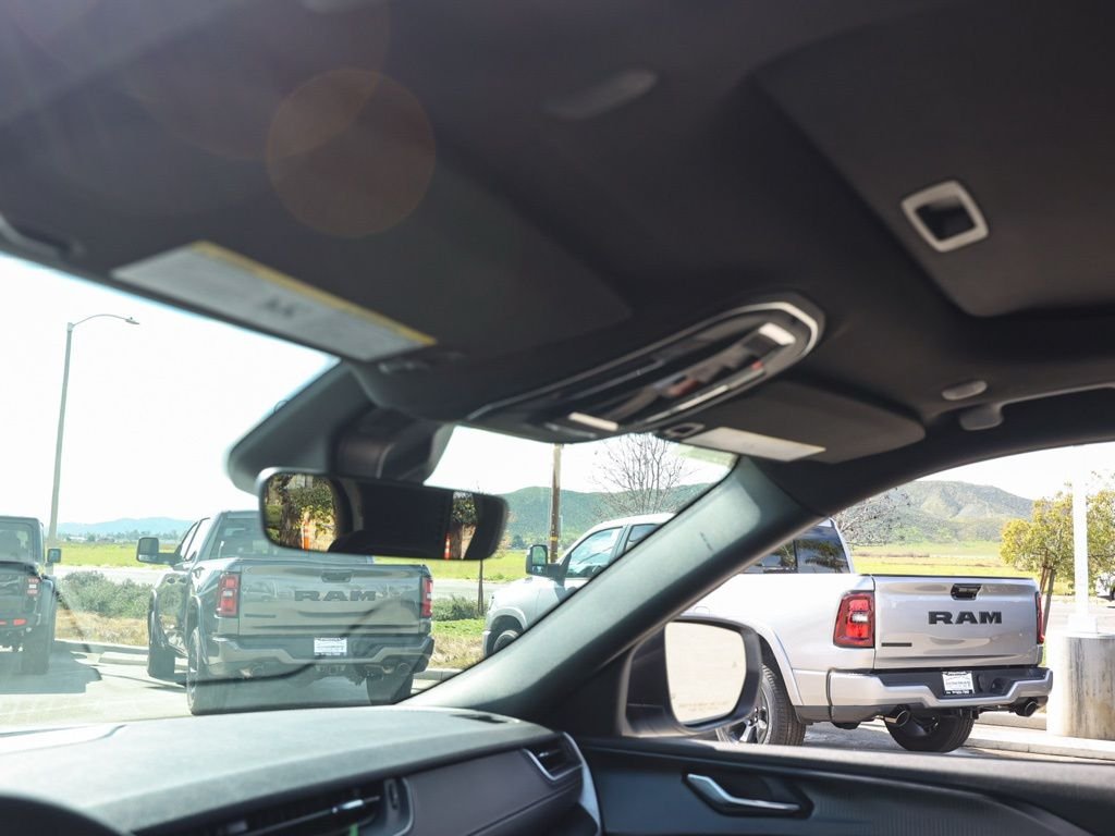 New 2026 Bright White Clear-Coat Exterior Paint Jeep Laredo X image 12