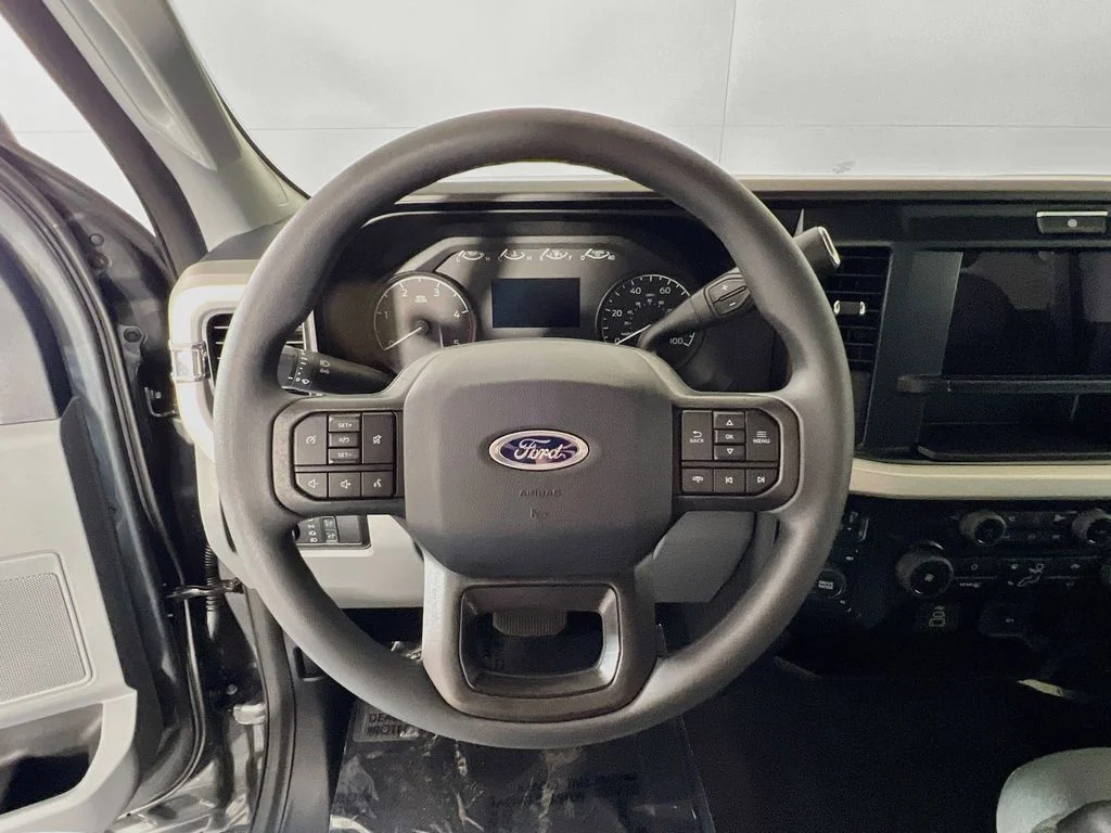 New 2026 Carbonized Gray Metallic Ford XLT image 8