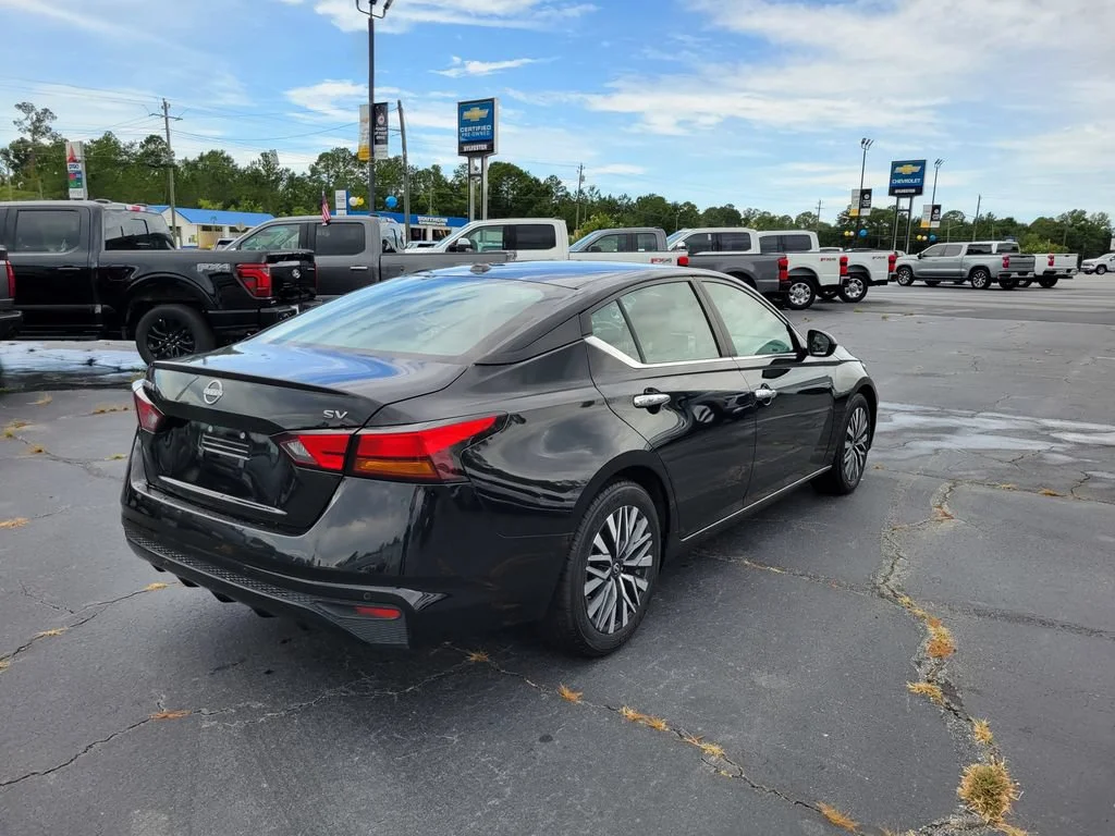 Used 2024 Black Nissan 2.5 SV image 5