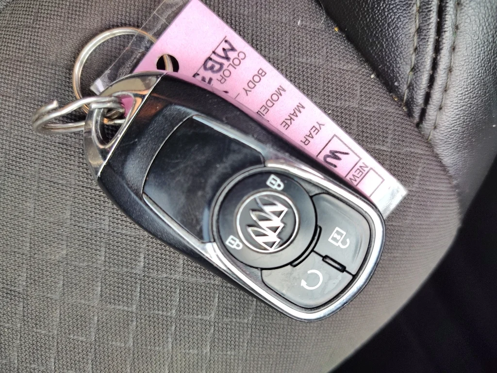 Used 2021 Summit White Buick Preferred image 18