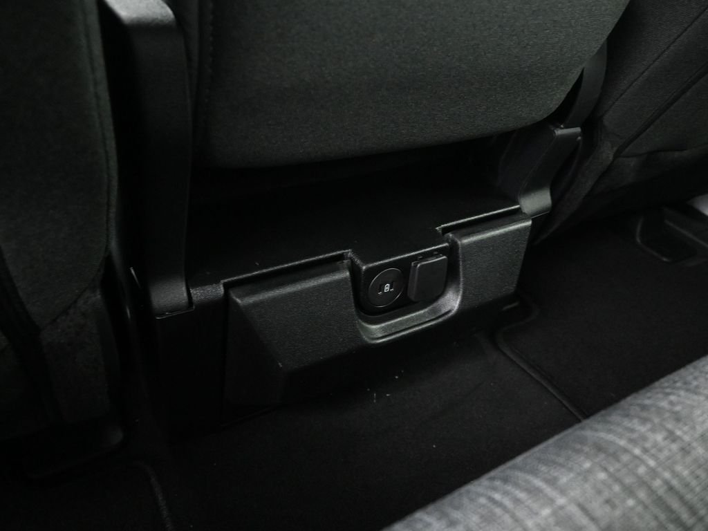 New 2026 Oxford White Ford XLT image 17