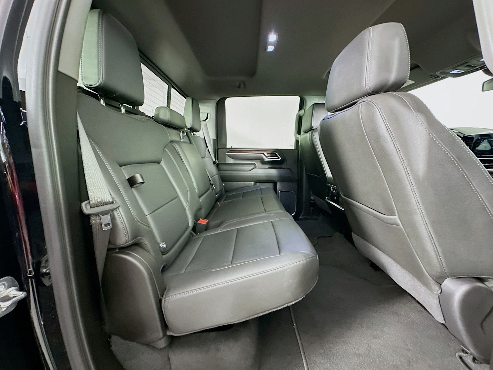 Used 2025 Onyx Black GMC SLT image 28