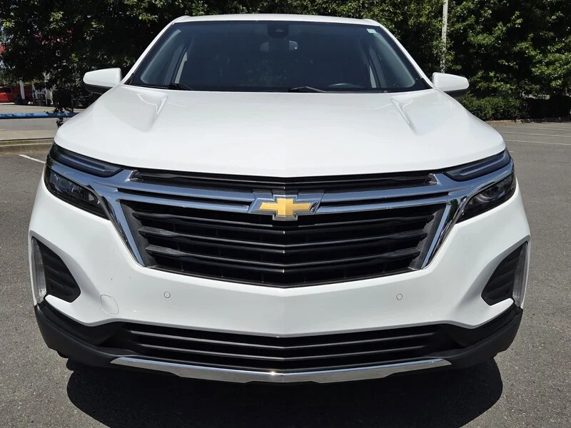 Used 2024 Summit White CHEVROLET LT image 8