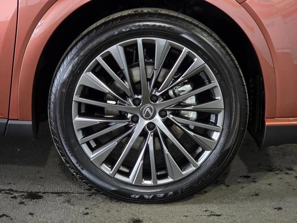 New 2026  Lexus 450h+ Premium image 4
