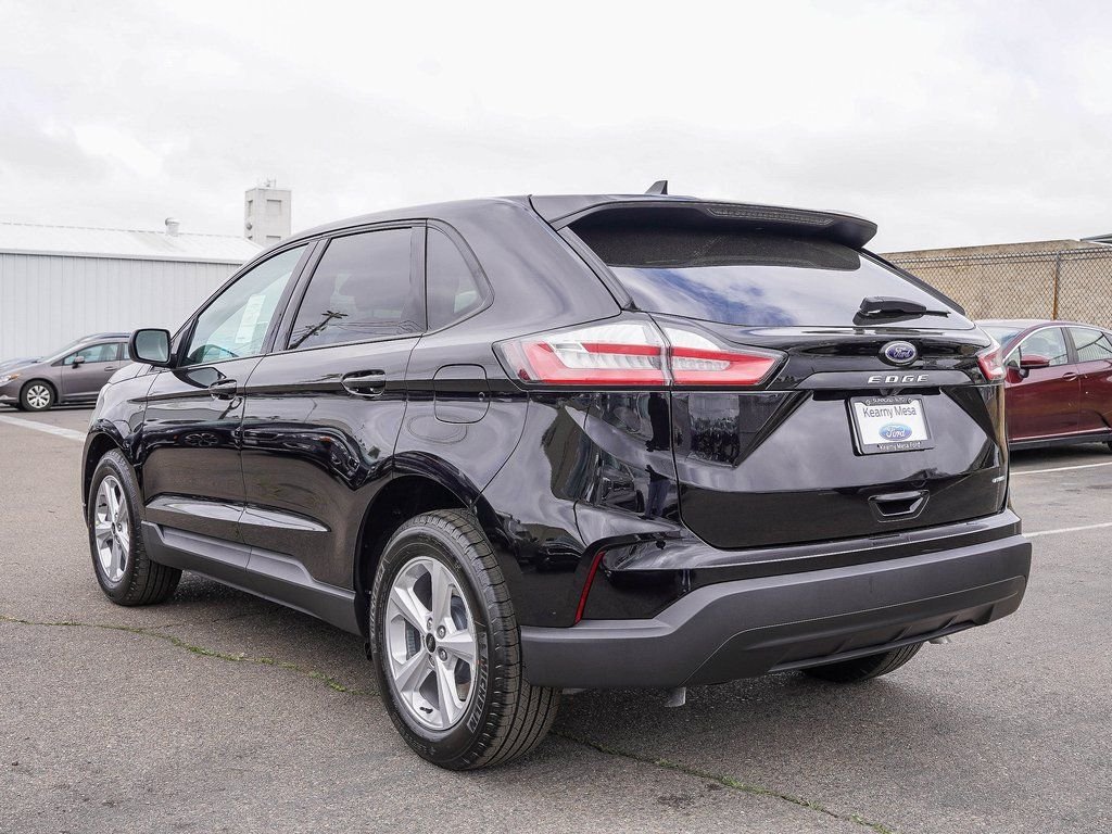 New 2024 Agate Black Metallic Ford SE image 6
