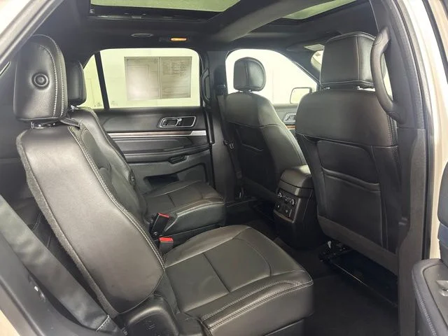Used 2017 White Ford Limited image 5