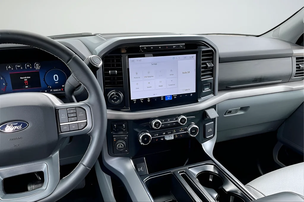Used 2024 Gray Ford XLT image 9