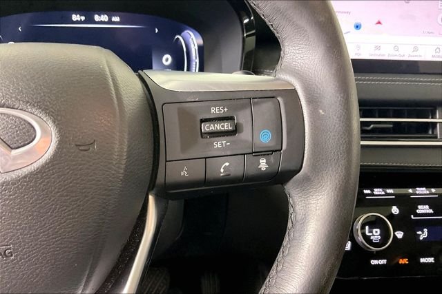 Used 2023 White INFINITI LUXE image 10