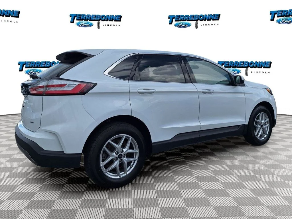 Used 2023 Oxford White Ford SEL image 5