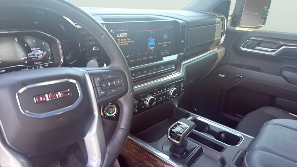 Used 2024 Summit White GMC Elevation image 23