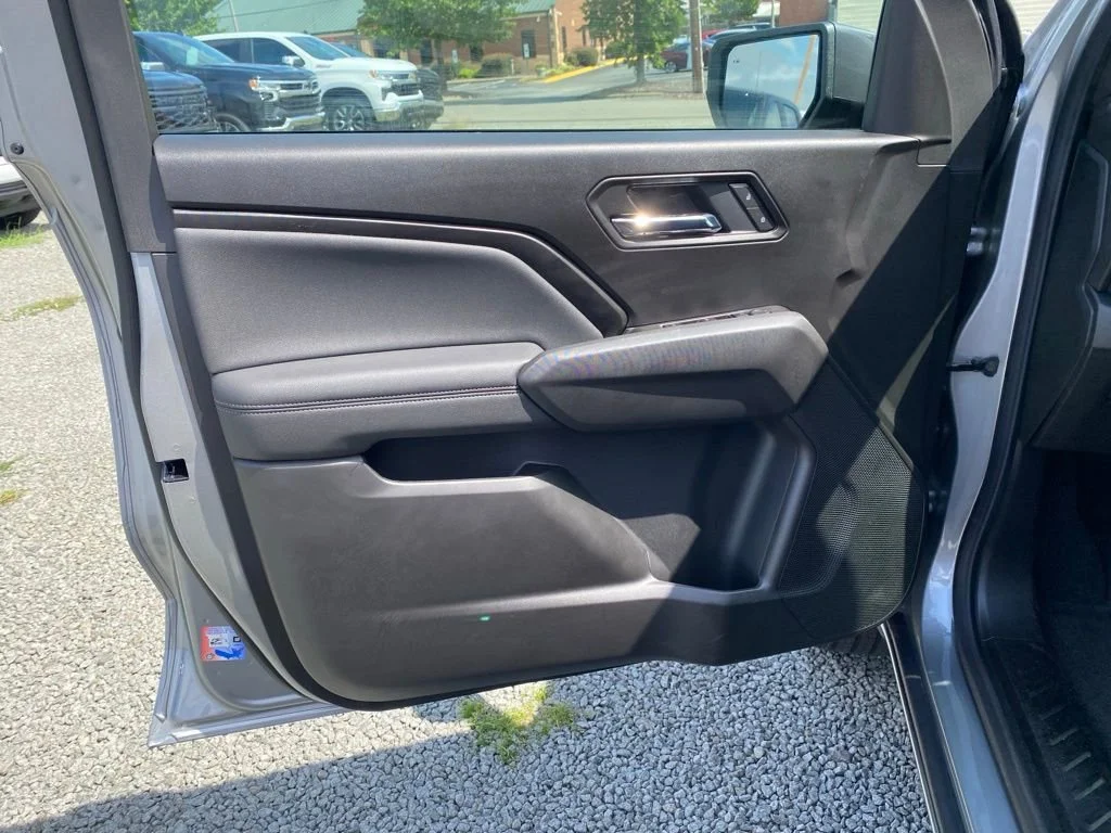 2025 Chevrolet Colorado LT - Photo 9