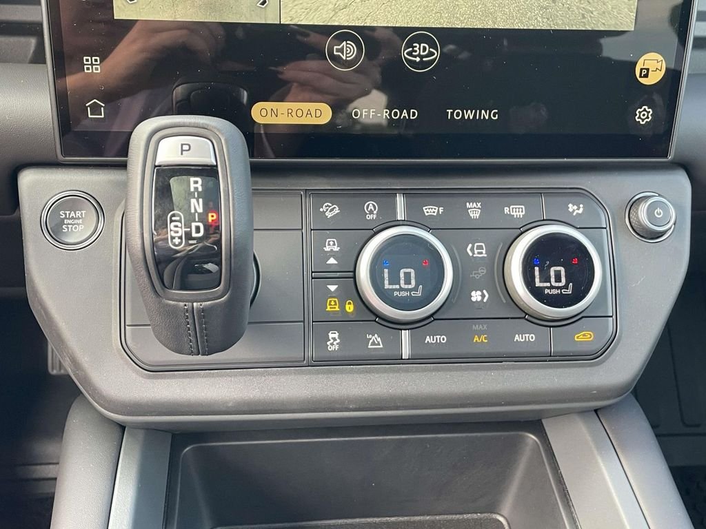 New 2026 Fuji White Land Rover X-Dynamic SE image 21