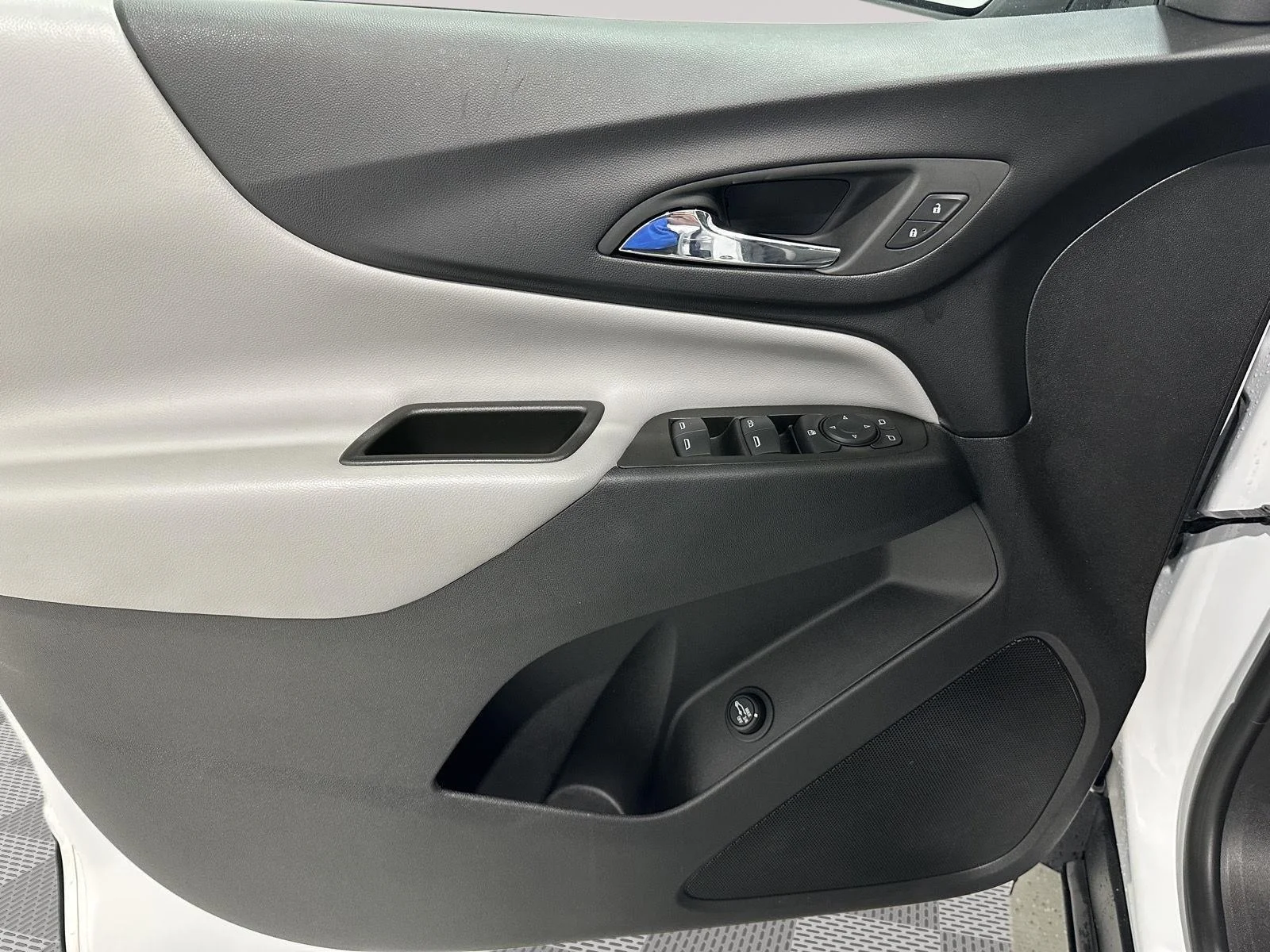 Used 2024 Summit White Chevrolet LT image 20