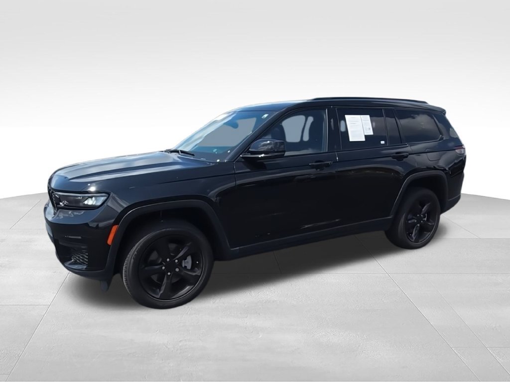 Used 2023 Black Jeep Altitude image 5