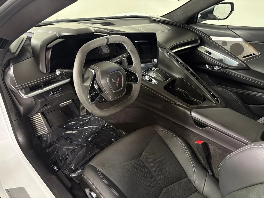 Used 2023 White Chevrolet Stingray image 23