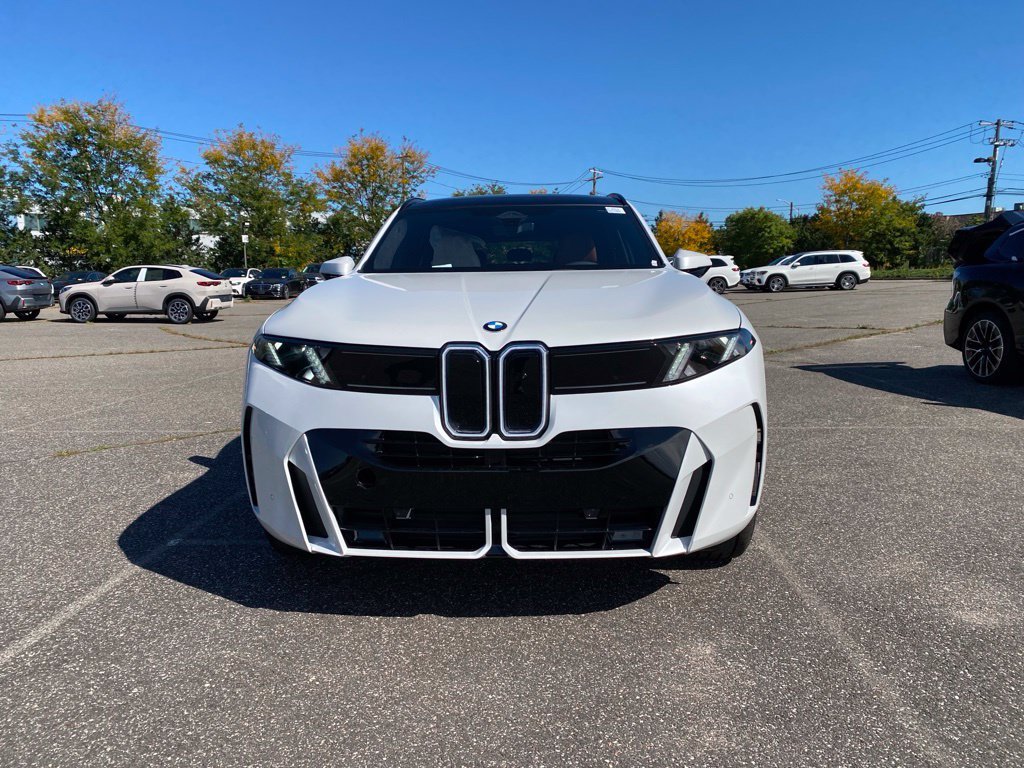New 2027 Mineral White Metallic BMW 40 xDrive image 2