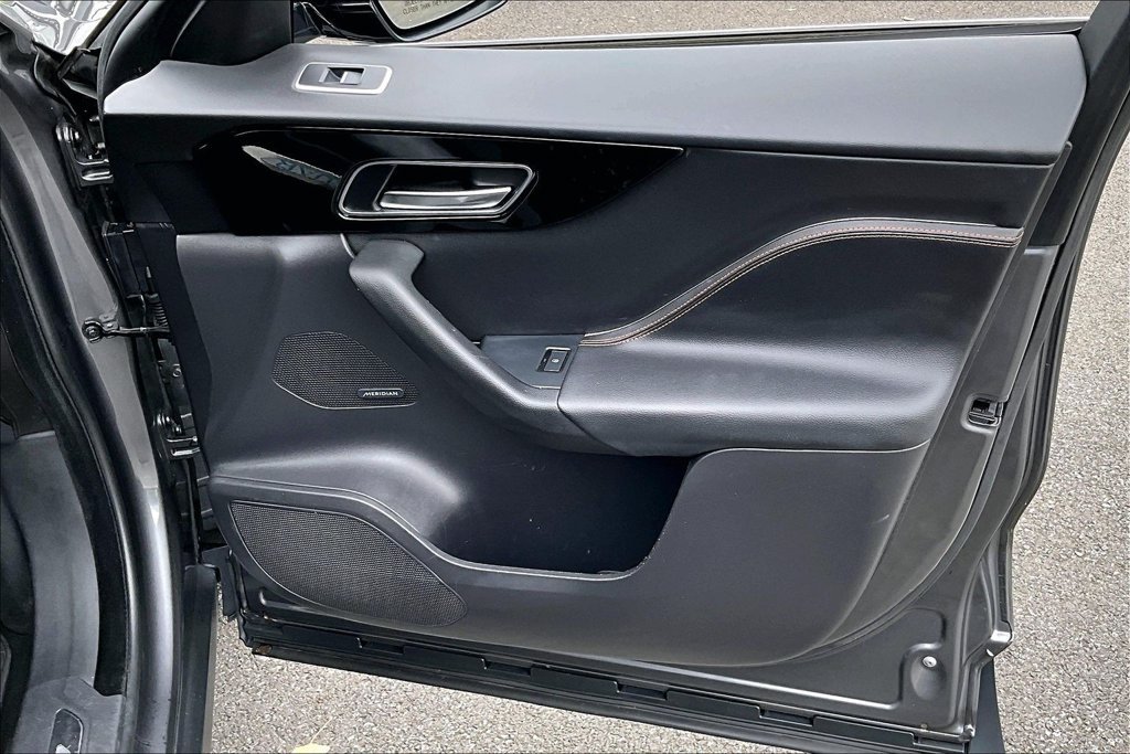 Used 2019 Gray Jaguar 25t Prestige image 19